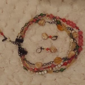 Tres Jolie necklace and earrings. A beachy summer look and feel.